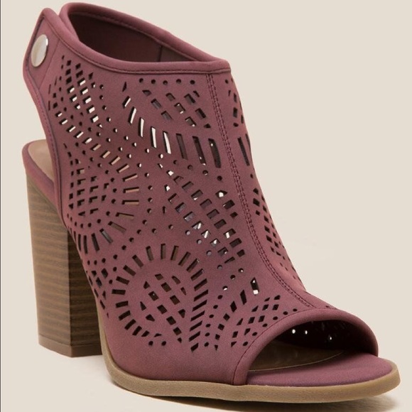 Urban Outfitters Shoes - Indigo Rd Vegan Laser Cut Peep Toe Heeled Sandals